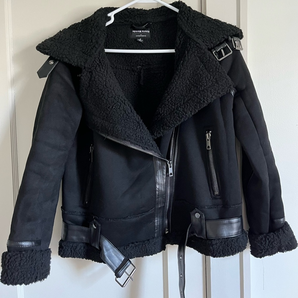 Perfect jacket for fall and winter! Size Small